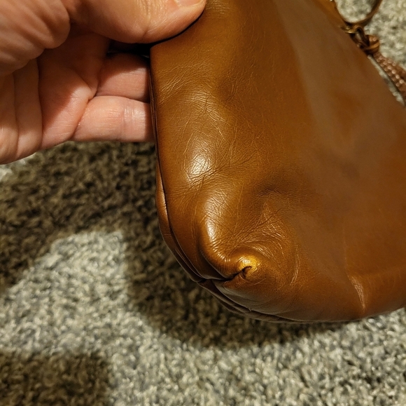 Stone & CO smoking mountain bucket cross body in the color Cognac - Picture 7 of 14